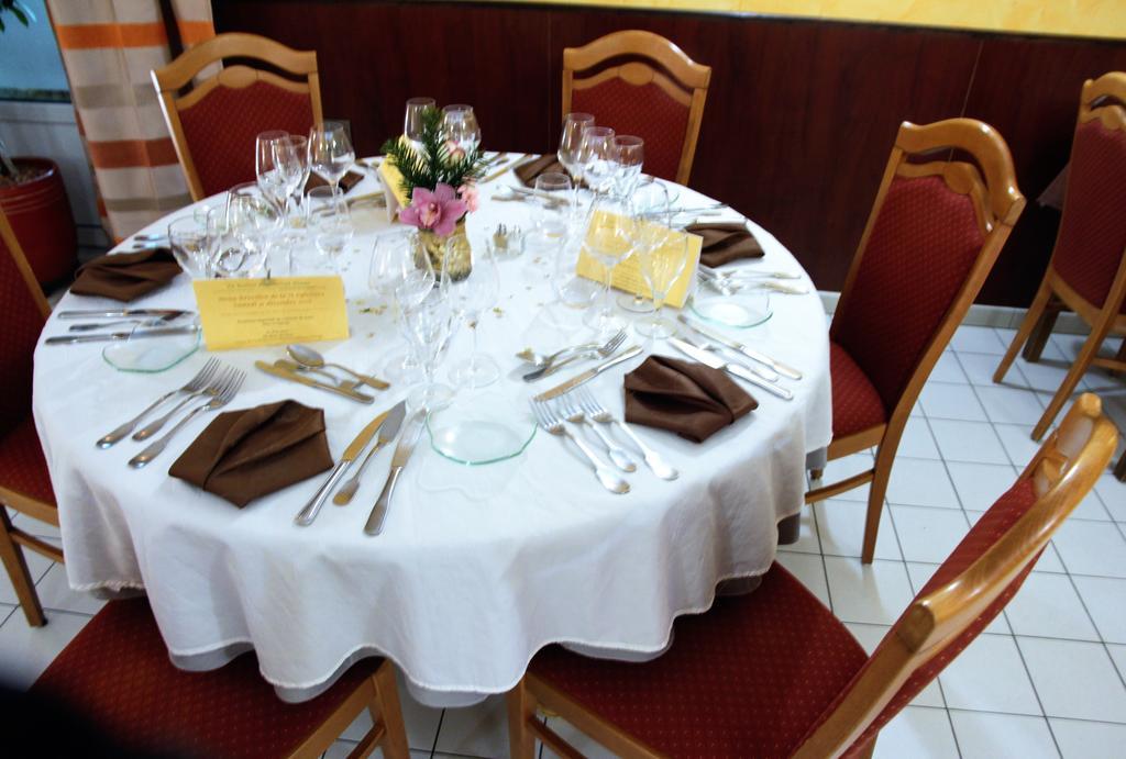 Auberge Du Cheval Blanc ボーモン・ピエ・ド・ブフ エクステリア 写真