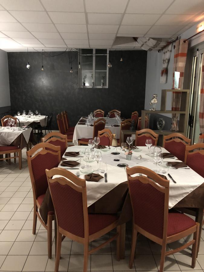 Auberge Du Cheval Blanc ボーモン・ピエ・ド・ブフ エクステリア 写真